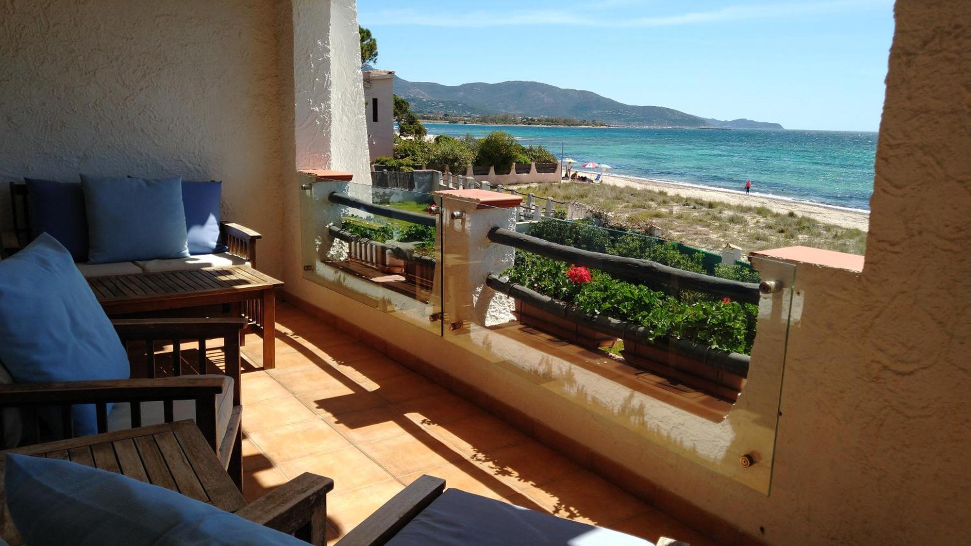 In Front Of The Beach - La Terrazza Sul Mare Flumini di Quartu Exterior photo