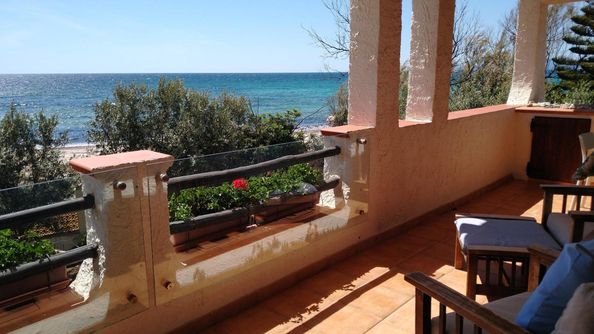 In Front Of The Beach - La Terrazza Sul Mare Flumini di Quartu Exterior photo